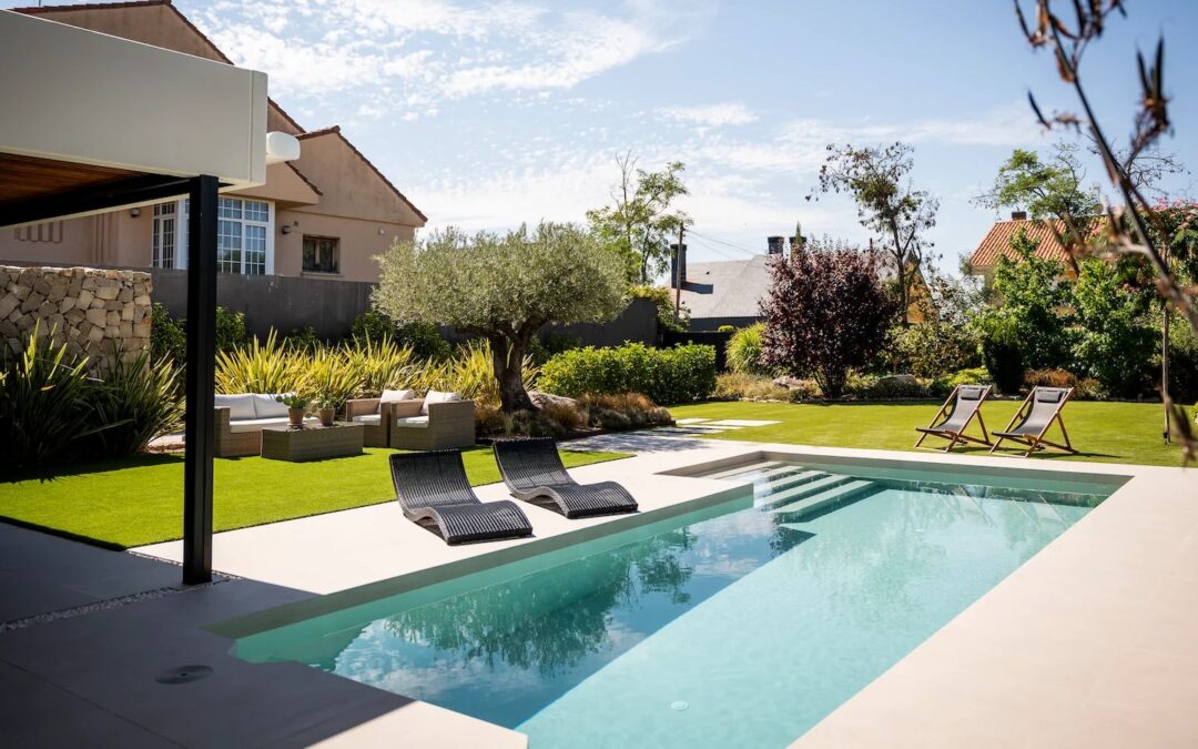 Casas prefabricadas con piscina: cómo montar una