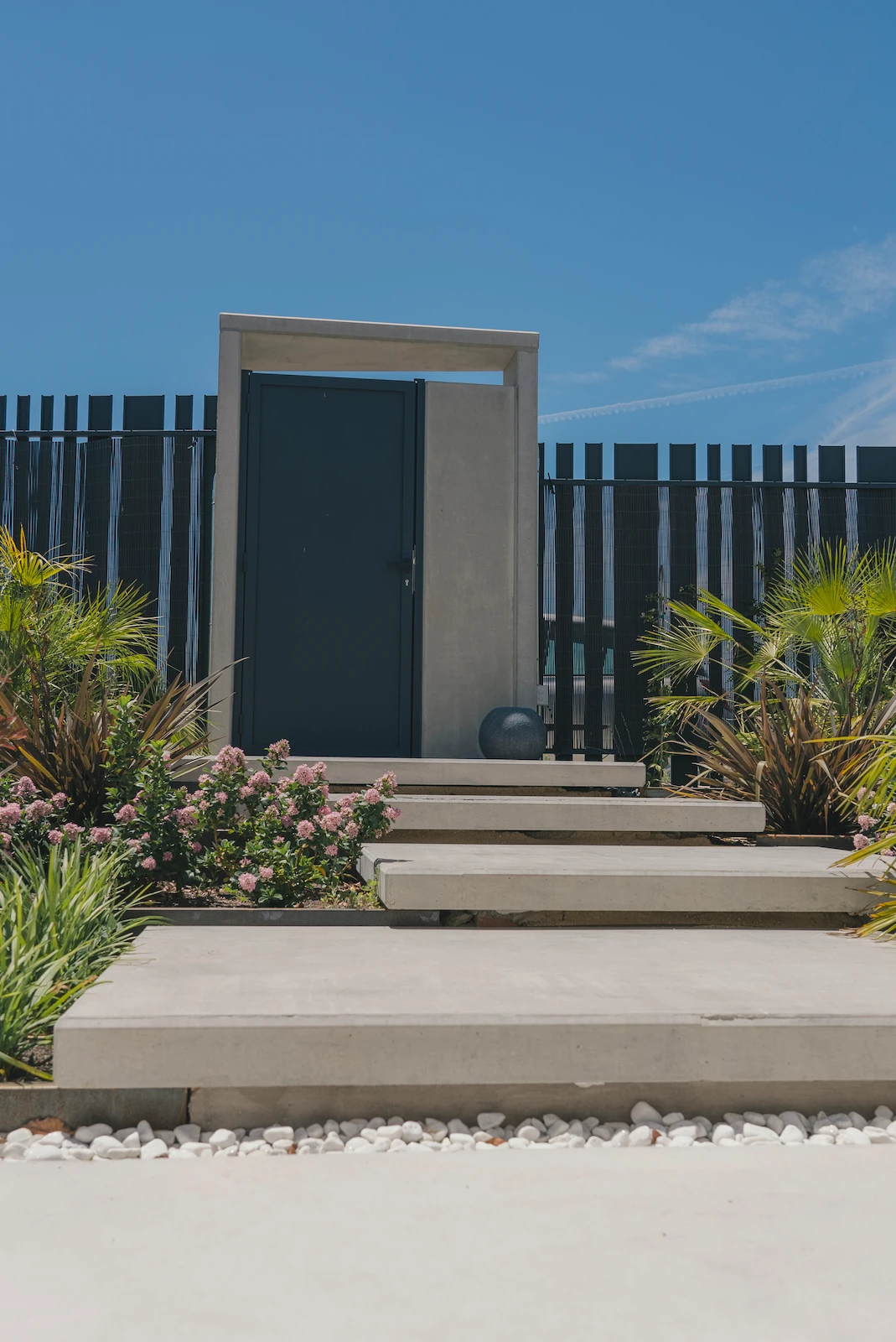 entrada escalones jardineras majadahonda