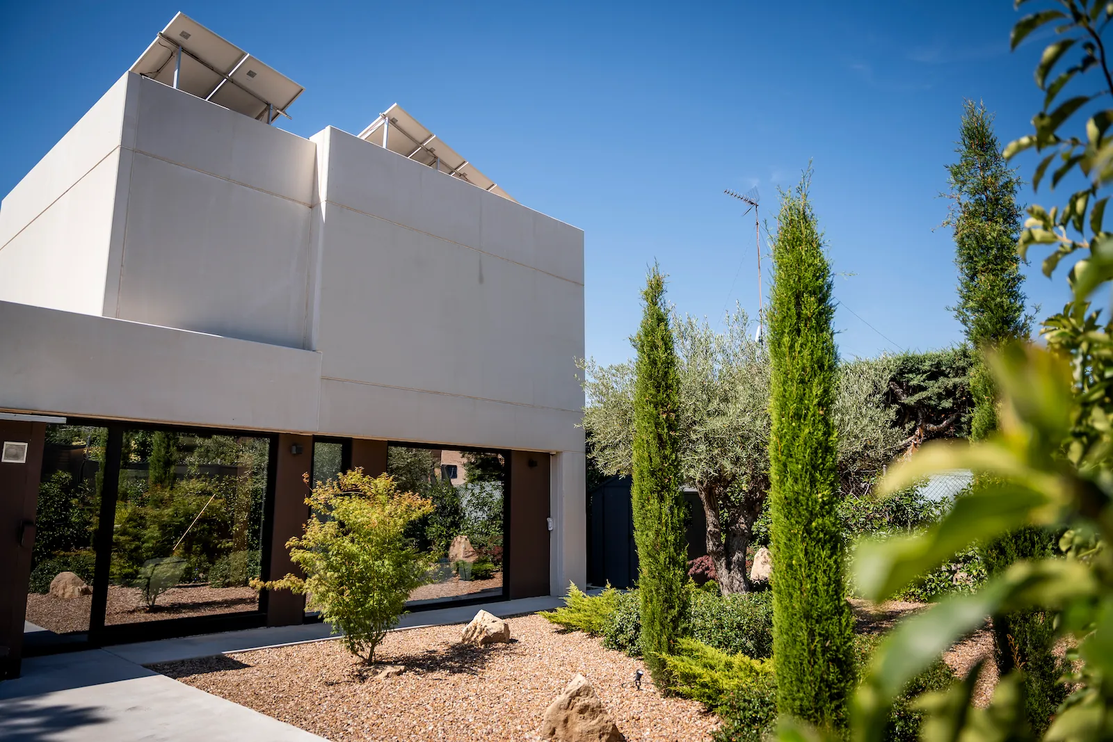 porche vivienda hoyo de noche