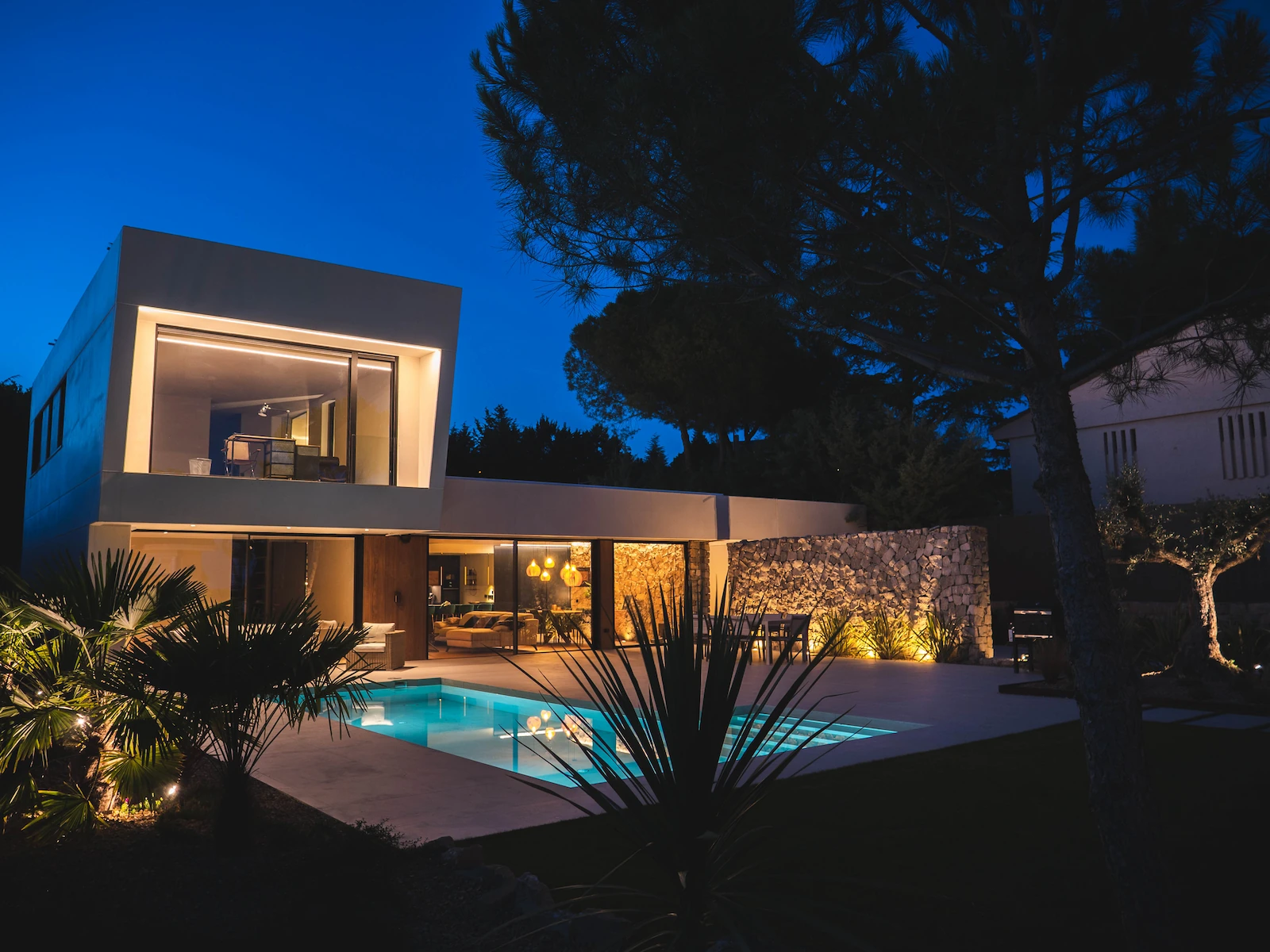 entrada casa prefabricada hoyo de manzanares noche