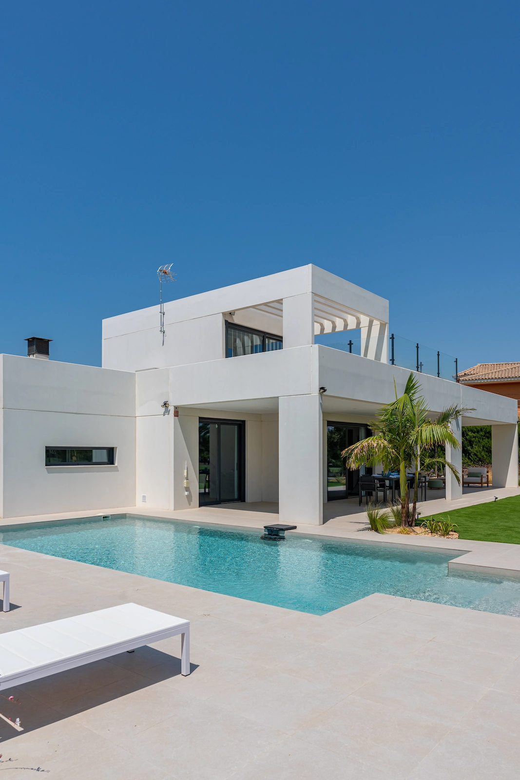 piscina y exterior casa en cadiz