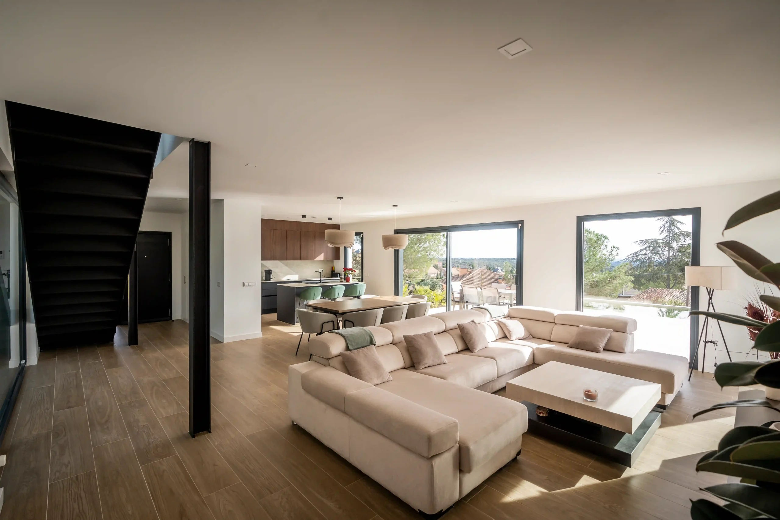 distribucion interior casa hormigon torrelodones