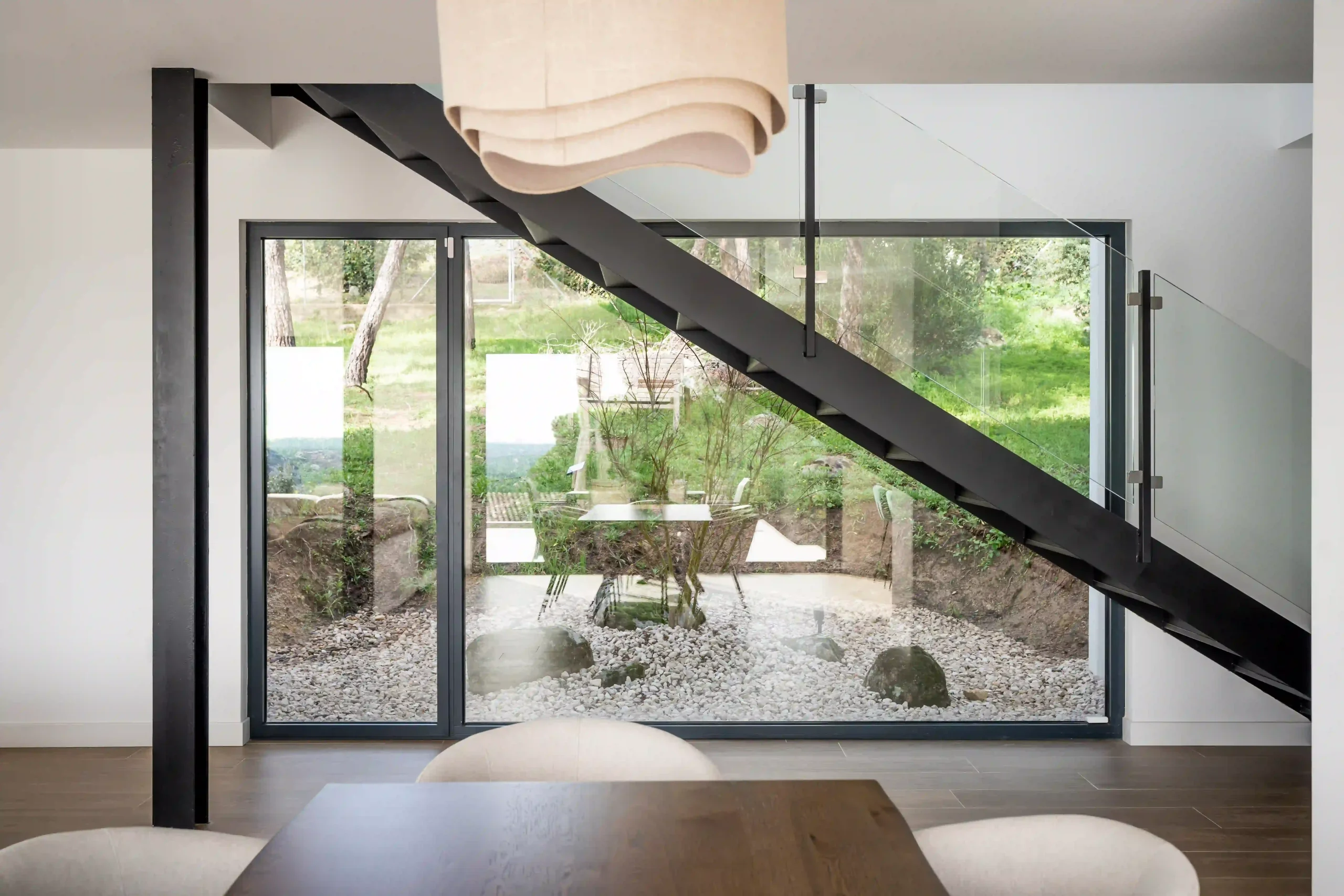 escalera metálica casa de hormigon torrelodones